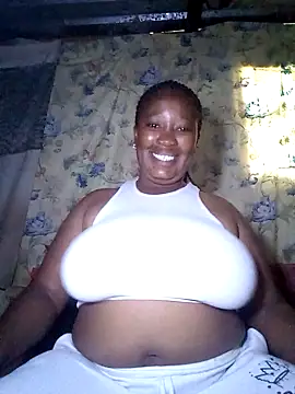 Snapshot of MissMoyo chatting on 11-18-25, 03:05 MissMoyo online show from 11-18-25, 03:05