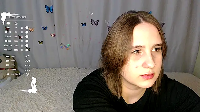 Snapshot of LightNea chatting on 12-16-25, 06:02 LightNea online show from 12-16-25, 06:02