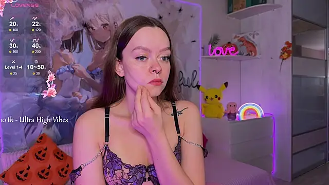 Snapshot of CheekySashaCharm chatting on 11-21-25, 06:23 CheekySashaCharm online show from 11-21-25, 06:23