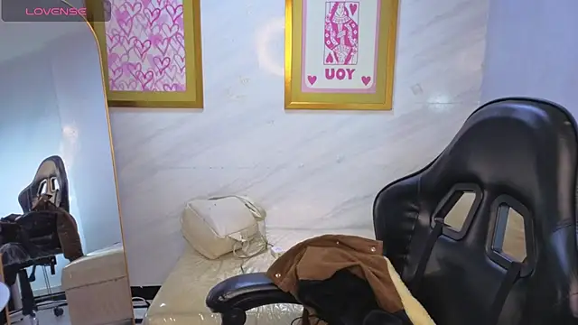 Evy Luxx v online show from 03-22-26, 03:43