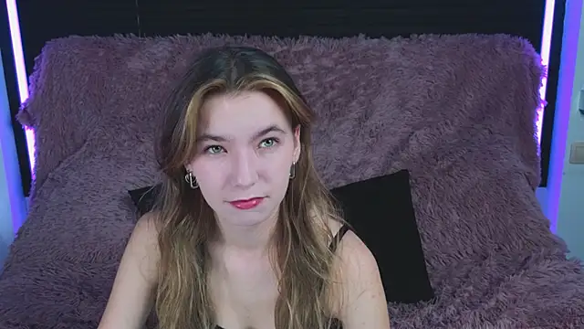 Snapshot of RochelCozzi chatting on 12-03-25, 05:11 RochelCozzi online show from 12-03-25, 05:11