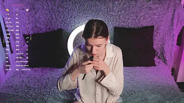 Snapshot of RochelCozzi chatting on 12-14-25, 04:34 RochelCozzi online show from 12-14-25, 04:34