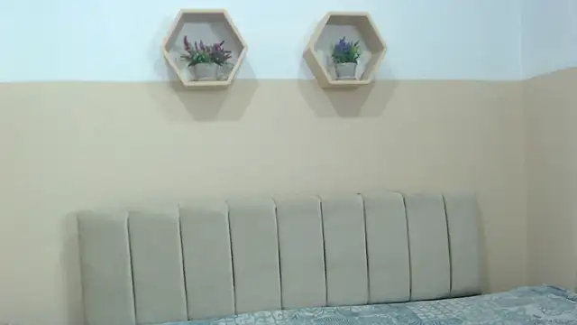 Charlothe 7 online show from 04-17-26, 03:48