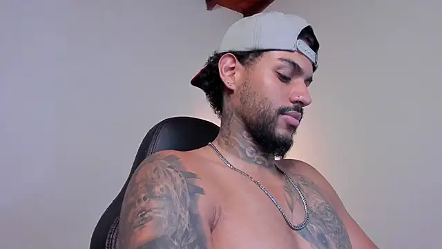 LuigiVitale 1 online show from 02-19-26, 01:45