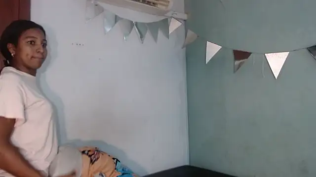 Snapshot of emma_stone54 chatting on 12-02-25, 06:58 emma stone54 online show from 12-02-25, 06:58