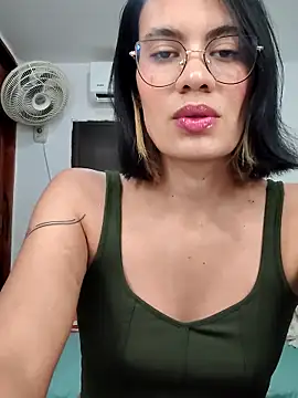 Snapshot of Mia_saaenz chatting on 11-17-25, 10:37 Mia saaenz online show from 11-17-25, 10:37