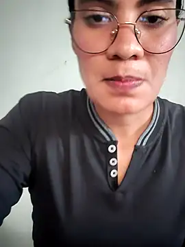 Snapshot of Mia_saaenz chatting on 12-04-25, 10:07 Mia saaenz online show from 12-04-25, 10:07