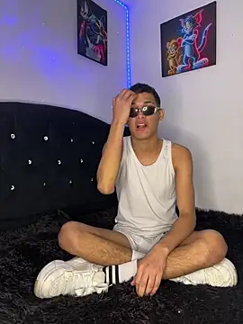 Luigi cumming1 online show from 11-18-25, 08:19