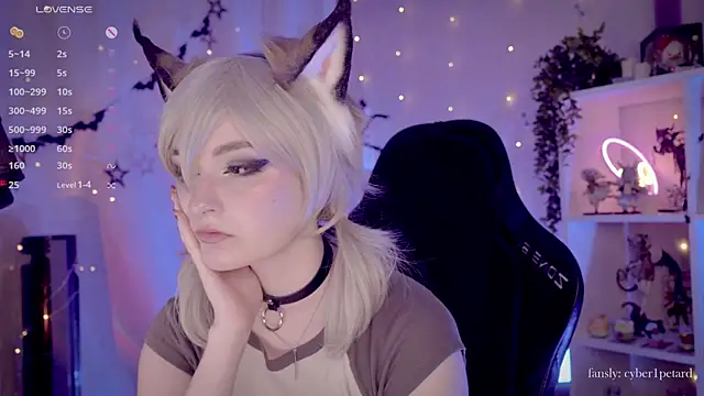 Snapshot of vronnier chatting on 11-26-25, 02:07 vronnier online show from 11-26-25, 02:07