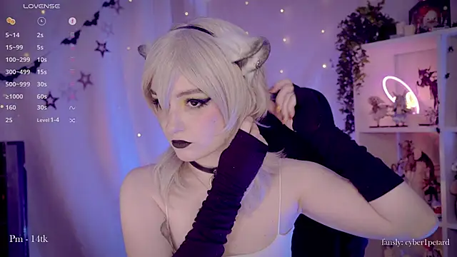 Snapshot of vronnier chatting on 11-28-25, 02:53 vronnier online show from 11-28-25, 02:53