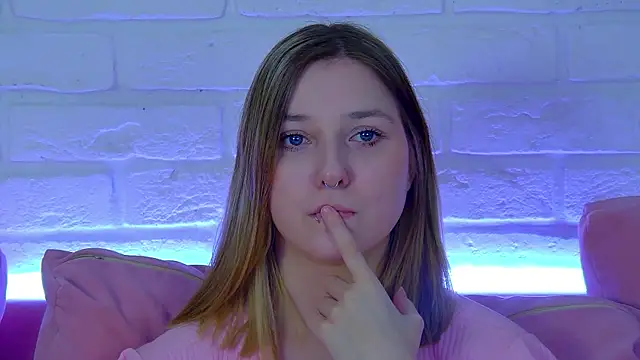 TinnaBurton online show from 03-09-26, 04:33