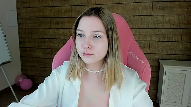 TinnaBurton online show from 04-05-26, 04:26