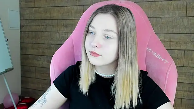 TinnaBurton online show from 04-22-26, 04:30