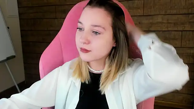 TinnaBurton online show from 04-26-26, 04:26