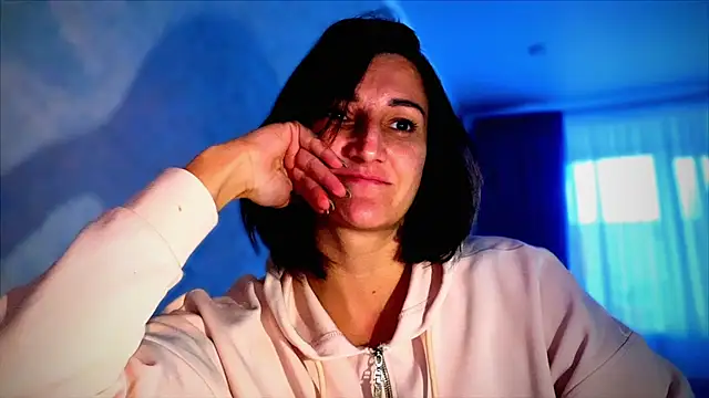 Snapshot of Elizarosse chatting on 11-14-25, 11:20 Elizarosse online show from 11-14-25, 11:20