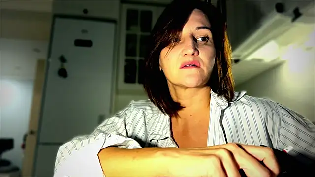 Snapshot of Elizarosse chatting on 11-17-25, 04:24 Elizarosse online show from 11-17-25, 04:24