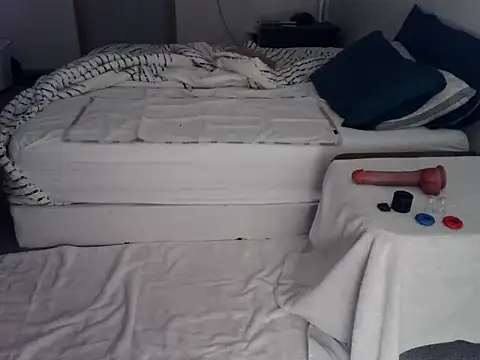 Snapshot of Redheadstud chatting on 01-14-26, 06:52 Redheadstud online show from 01-14-26, 06:52