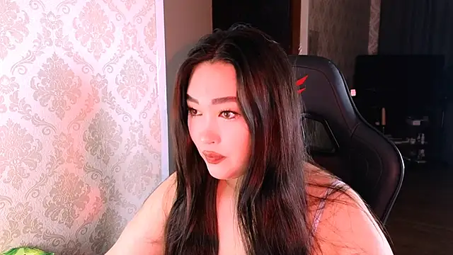 Snapshot of Emma_Uilson chatting on 12-14-25, 01:22 Emma Uilson online show from 12-14-25, 01:22