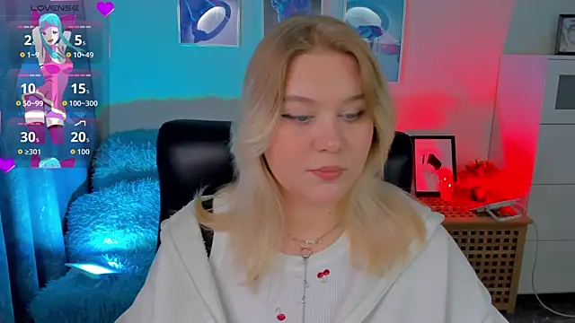 Snapshot of LouiseMous chatting on 11-24-25, 10:20 LouiseMous online show from 11-24-25, 10:20