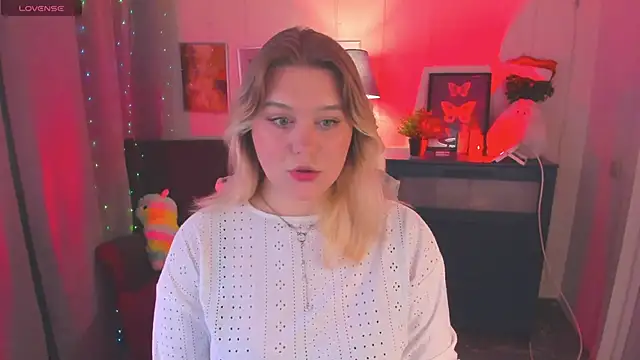 Snapshot of LouiseMous chatting on 12-01-25, 10:04 LouiseMous online show from 12-01-25, 10:04