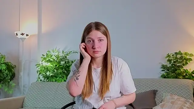 Snapshot of LesaFeldker chatting on 11-27-25, 01:18 LesaFeldker online show from 11-27-25, 01:18