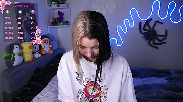 Emmie shy online show from 04-14-26, 07:20