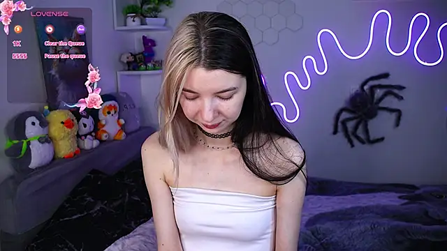 Emmie shy online show from 04-28-26, 08:47