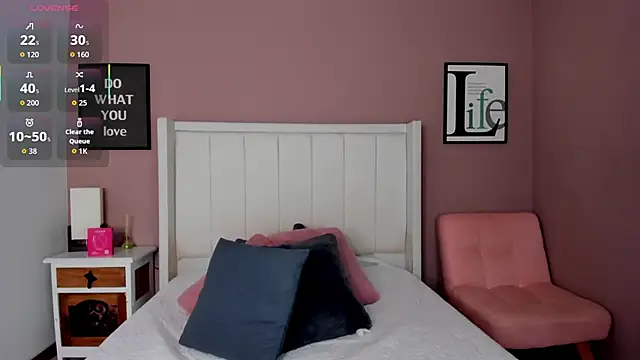 SandyAdaeze online show from 12-18-25, 11:49