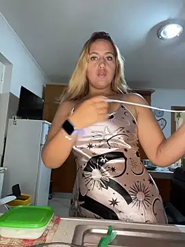 Snapshot of asshly20 chatting on 11-28-25, 04:20 asshly20 online show from 11-28-25, 04:20