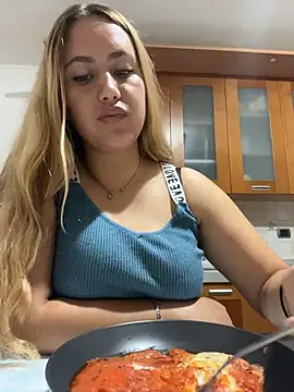 Snapshot of asshly20 chatting on 12-15-25, 07:51 asshly20 online show from 12-15-25, 07:51