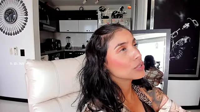 Snapshot of sofiasexhot chatting on 03-11-25, 06:52 sofiasexhot online show from 03-11-25, 06:52