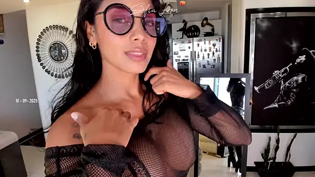 Snapshot of sofiasexhot chatting on 09-10-25, 01:00 sofiasexhot online show from 09-10-25, 01:00