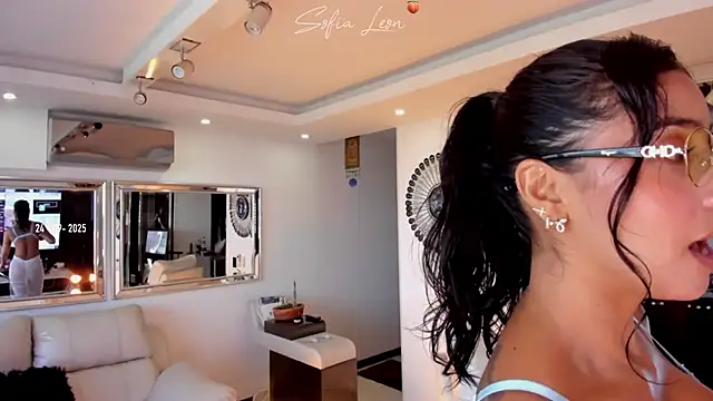 Snapshot of sofiasexhot chatting on 09-24-25, 01:03 sofiasexhot online show from 09-24-25, 01:03