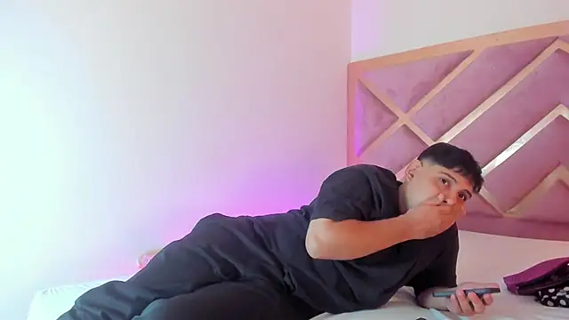 Snapshot of myke_and_mia chatting on 12-03-25, 02:15 myke and mia online show from 12-03-25, 02:15