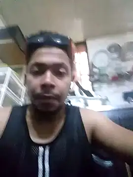 Snapshot of louishotlatinboy chatting on 11-17-25, 06:14 louishotlatinboy online show from 11-17-25, 06:14