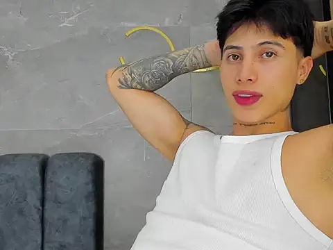 Snapshot of Klein_summer chatting on 11-14-25, 11:02 Klein summer online show from 11-14-25, 11:02