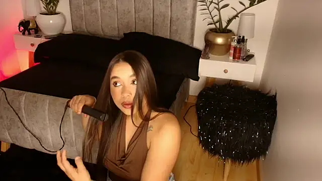 Snapshot of Lucy_Carson chatting on 11-16-25, 01:44 Lucy Carson online show from 11-16-25, 01:44