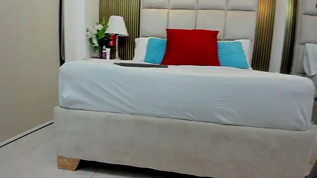 Katia Young online show from 11-16-25, 09:09