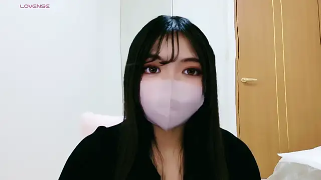 Snapshot of --Sui-- chatting on 11-19-25, 12:27 --Sui-- online show from 11-19-25, 12:27