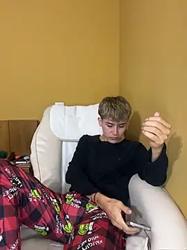 Snapshot of Noah21_ chatting on 12-13-25, 09:09 Noah21 online show from 12-13-25, 09:09