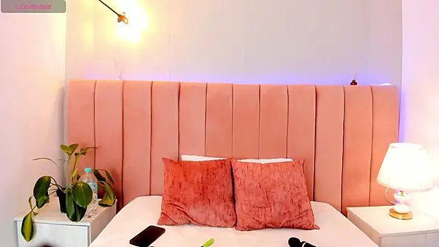 Snapshot of Anita_wood chatting on 11-26-25, 10:00 Anita wood online show from 11-26-25, 10:00