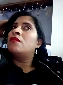 Snapshot of CarolinaNavas33 chatting on 11-29-25, 02:03 CarolinaNavas33 online show from 11-29-25, 02:03