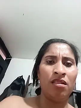 Snapshot of CarolinaNavas33 chatting on 11-29-25, 02:09 CarolinaNavas33 online show from 11-29-25, 02:09