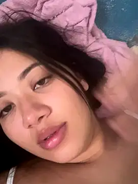 Snapshot of Larissa_xxe chatting on 11-30-25, 01:15 Larissa xxe online show from 11-30-25, 01:15