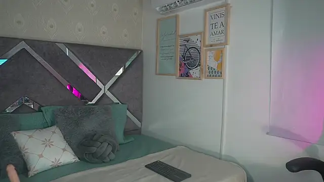 AlinnaJohnson online show from 04-25-26, 01:41