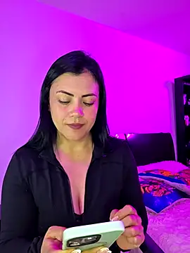 ANGELESCOLOMBIA online show from 12-18-25, 02:50