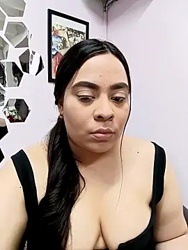 Snapshot of Monserrat_J chatting on 12-02-25, 03:56 Monserrat J online show from 12-02-25, 03:56