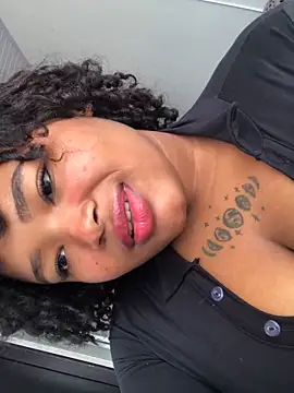 Snapshot of TuyaLes chatting on 11-16-25, 05:18 TuyaLes online show from 11-16-25, 05:18