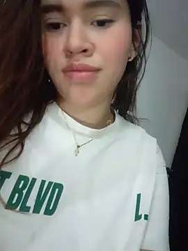 Snapshot of emy_ross_ chatting on 12-14-25, 05:02 emy ross online show from 12-14-25, 05:02