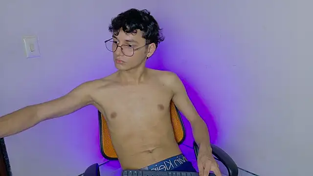 Snapshot of andrew_dann chatting on 11-25-25, 08:20 andrew dann online show from 11-25-25, 08:20